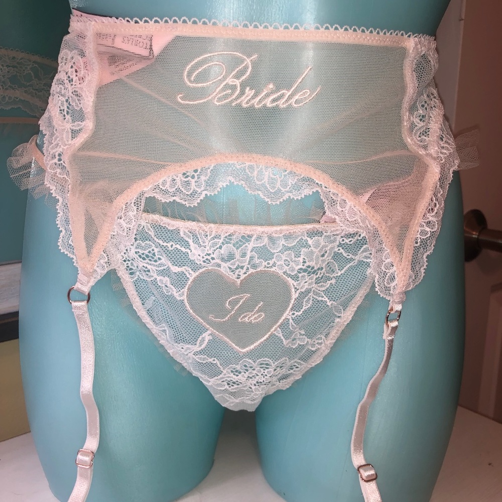 Victoria’s Secret Coconut White Bride Lace Garter NWT
